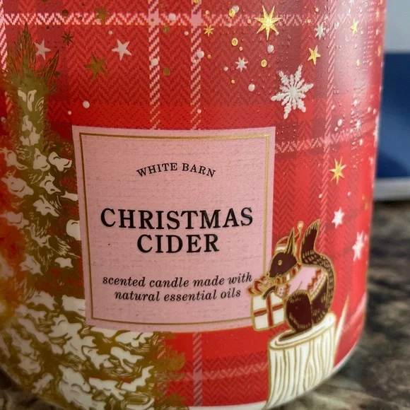 Bath & Body Works 3-Wick candles - Picture 6 of 7